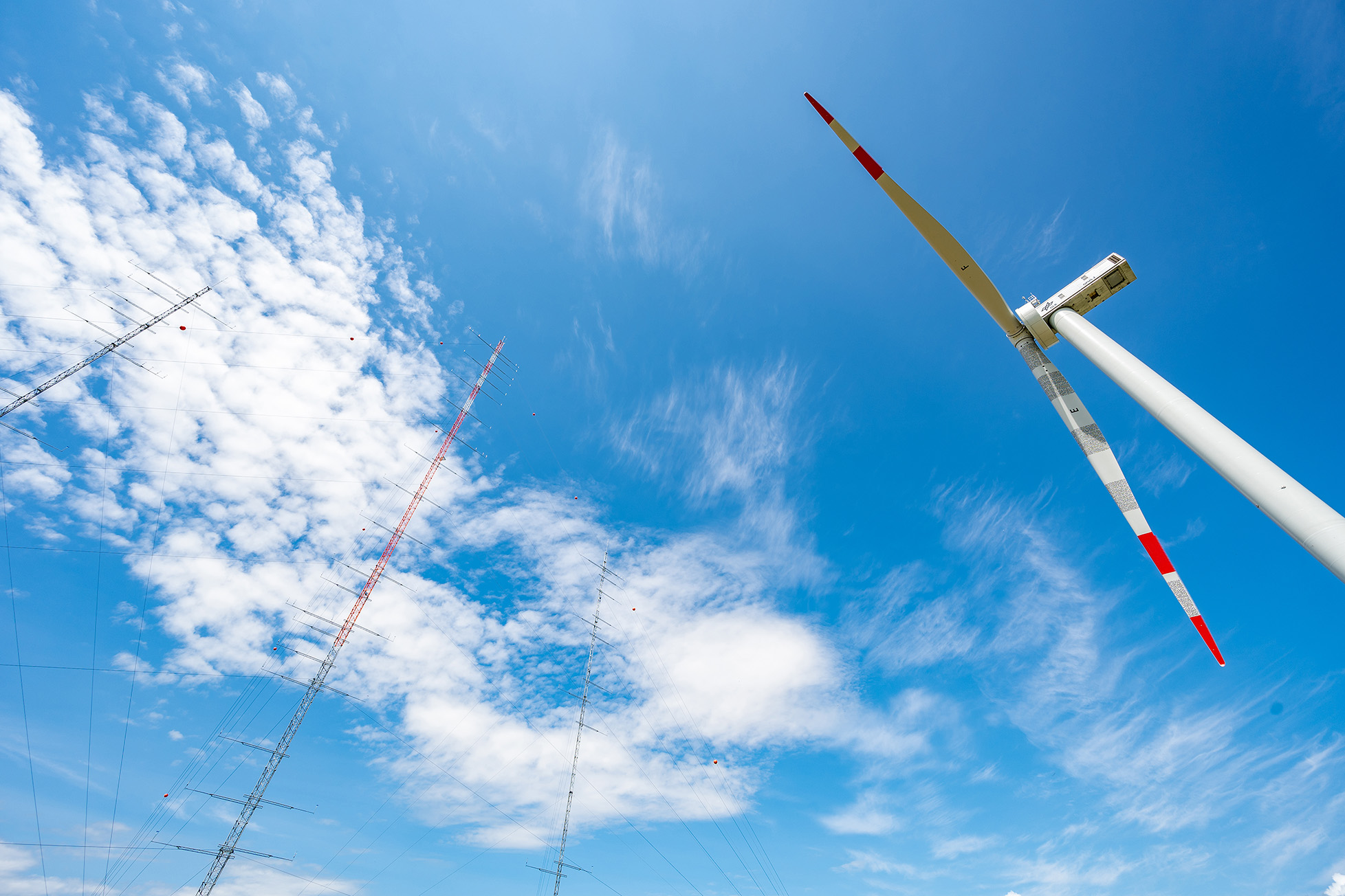 Blauer Himmel über dem Forschungspark